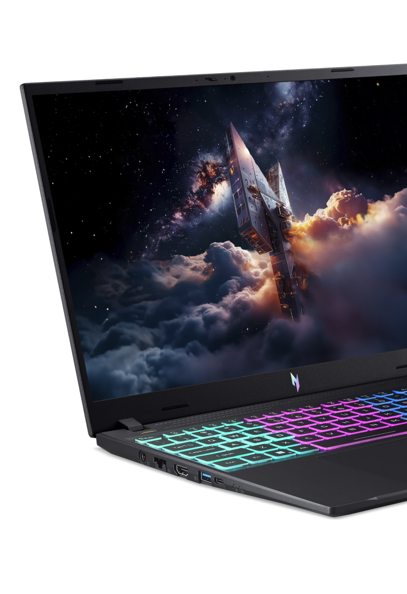 Notebook Acer Nitro 5 com desenho de cristais vermelhos na tela.